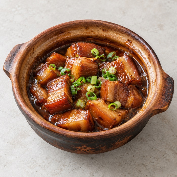 Thịt kho tô Vietnamese caramel pork casserole